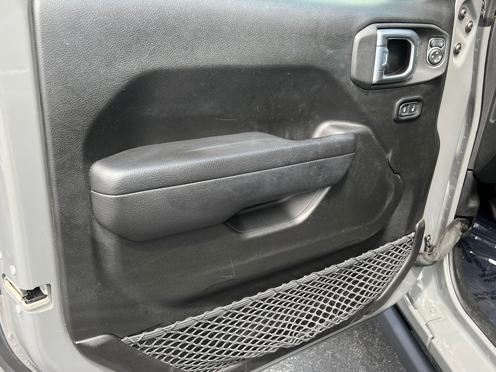 Used 2023 Sting-Gray Clearcoat Jeep Rubicon image 11
