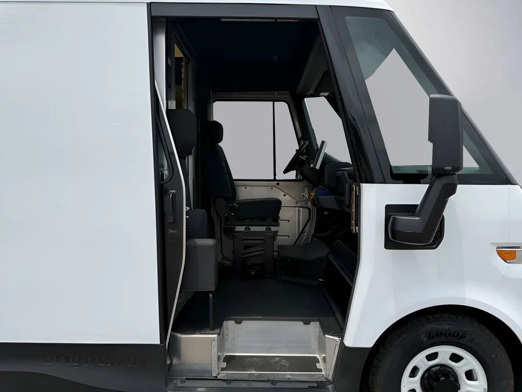 Used 2024 Oyster White BrightDrop EJY image 49