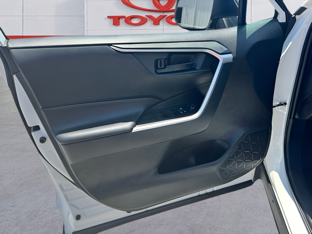 2025 Toyota RAV4 LE - Photo 12