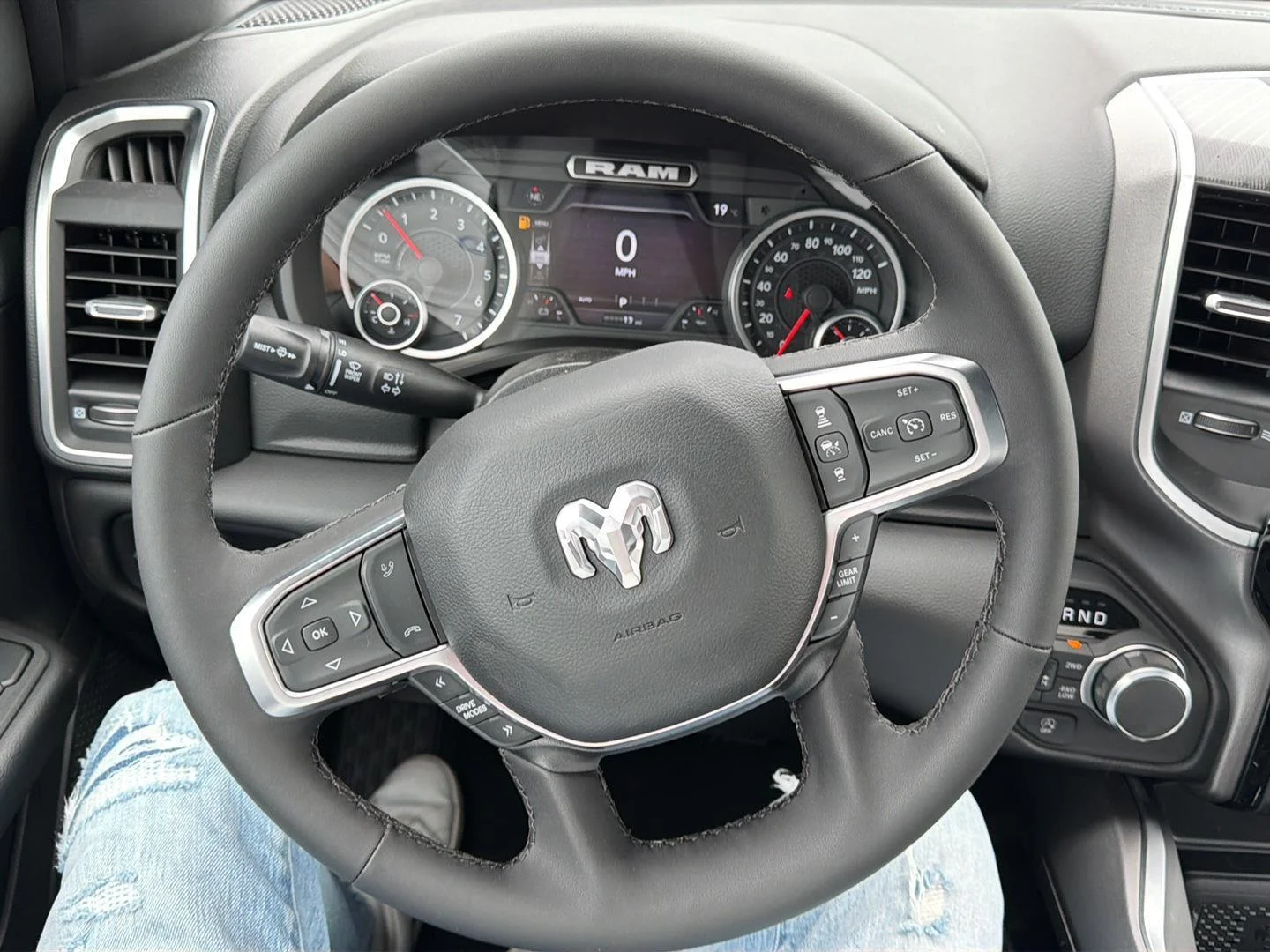 New 2026 Serrano Green Metallic RAM Big Horn image 13