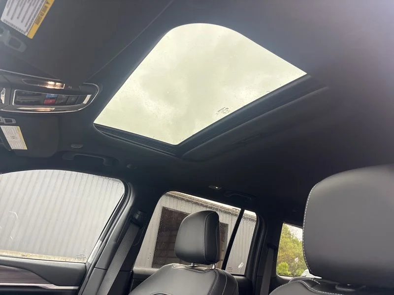 New 2026 Velvet Red Pearl-Coat Exterior Paint Jeep Altitude image 13