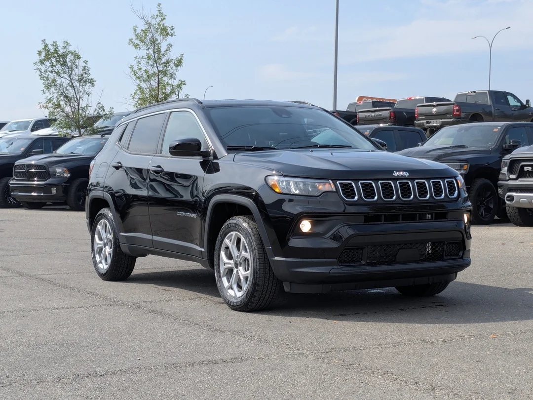 New 2025 Black Jeep North - - 4X4 - 4.99% O.A.C - Heated seats - Forward Collision Warning & More! image 2