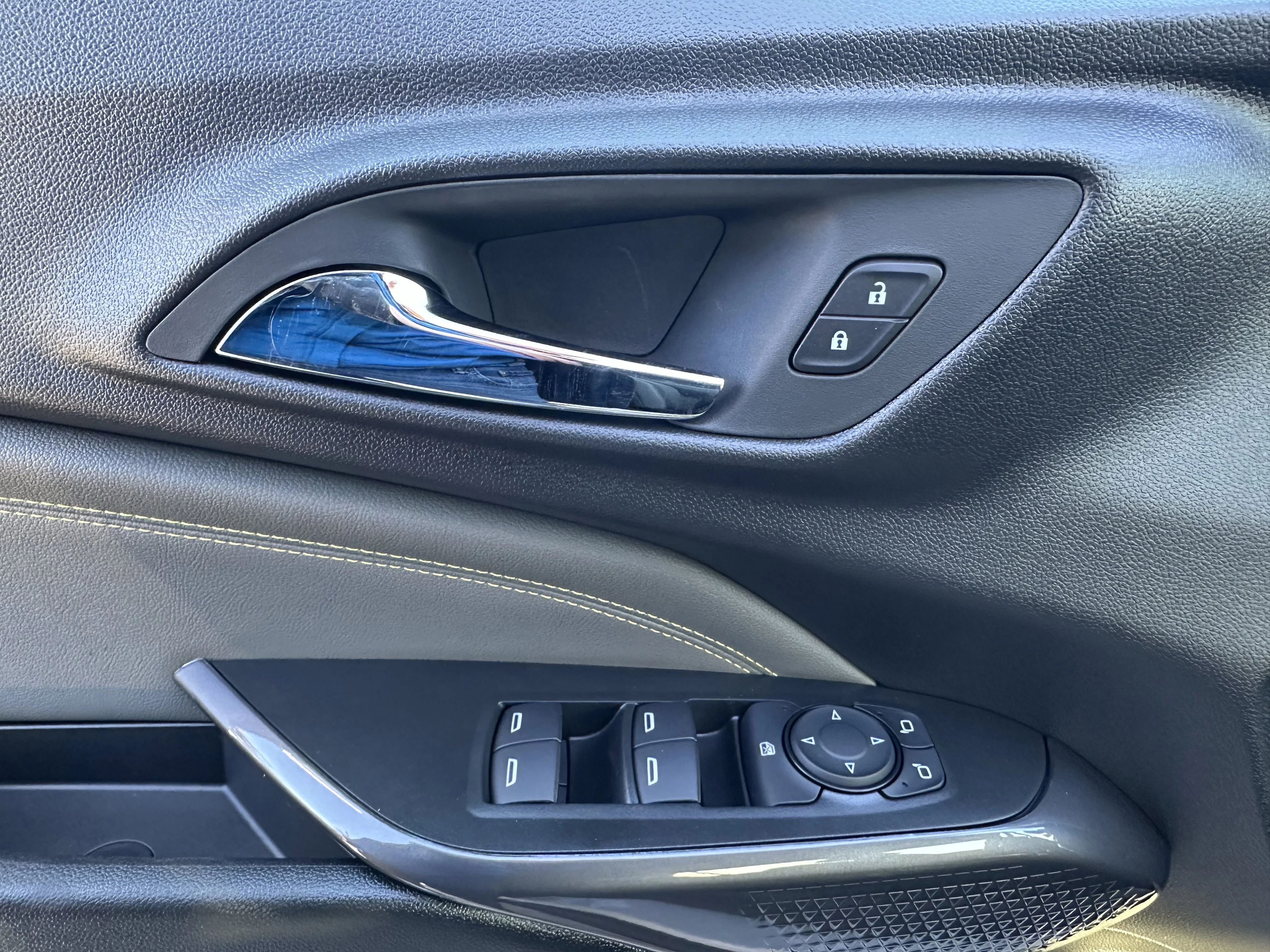 New 2026 Summit White Chevrolet ACTIV image 8