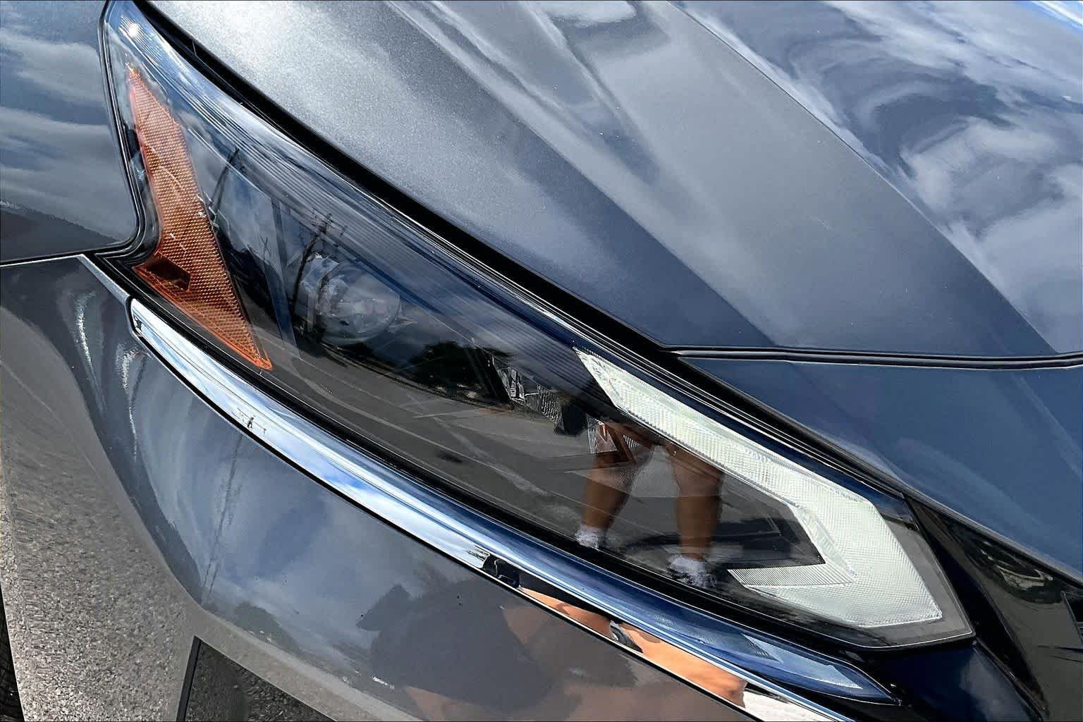 Used 2025 Gun Metallic Nissan SV image 28