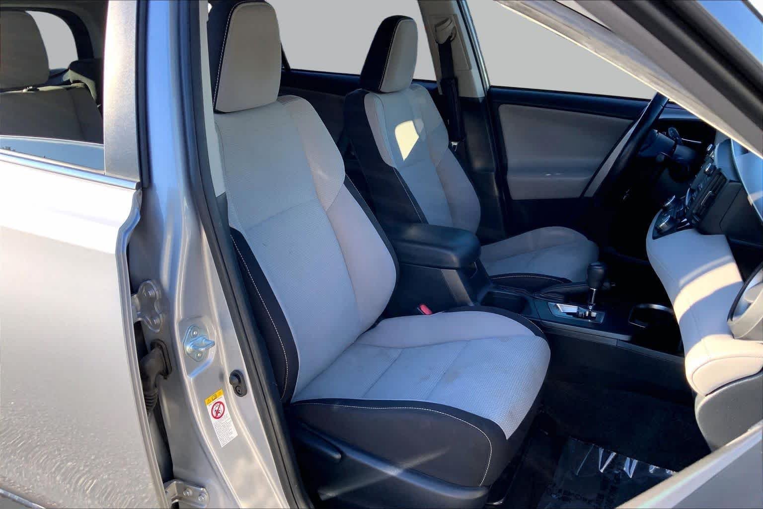 Used 2018 Silver Sky Metallic Toyota Hybrid XLE image 9