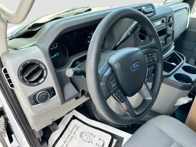 New 2026 Oxford White Ford Base image 6