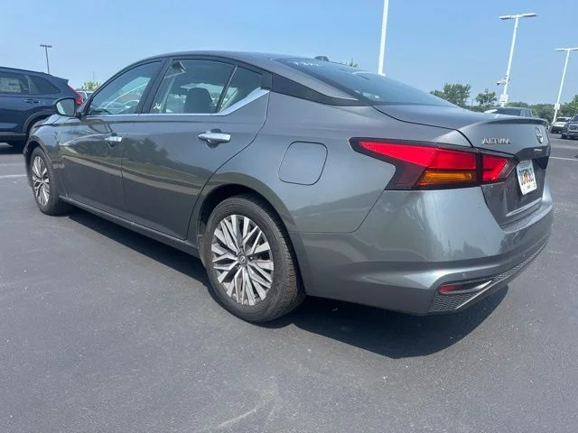 Used 2025 Gray Nissan 2.5 SV image 8