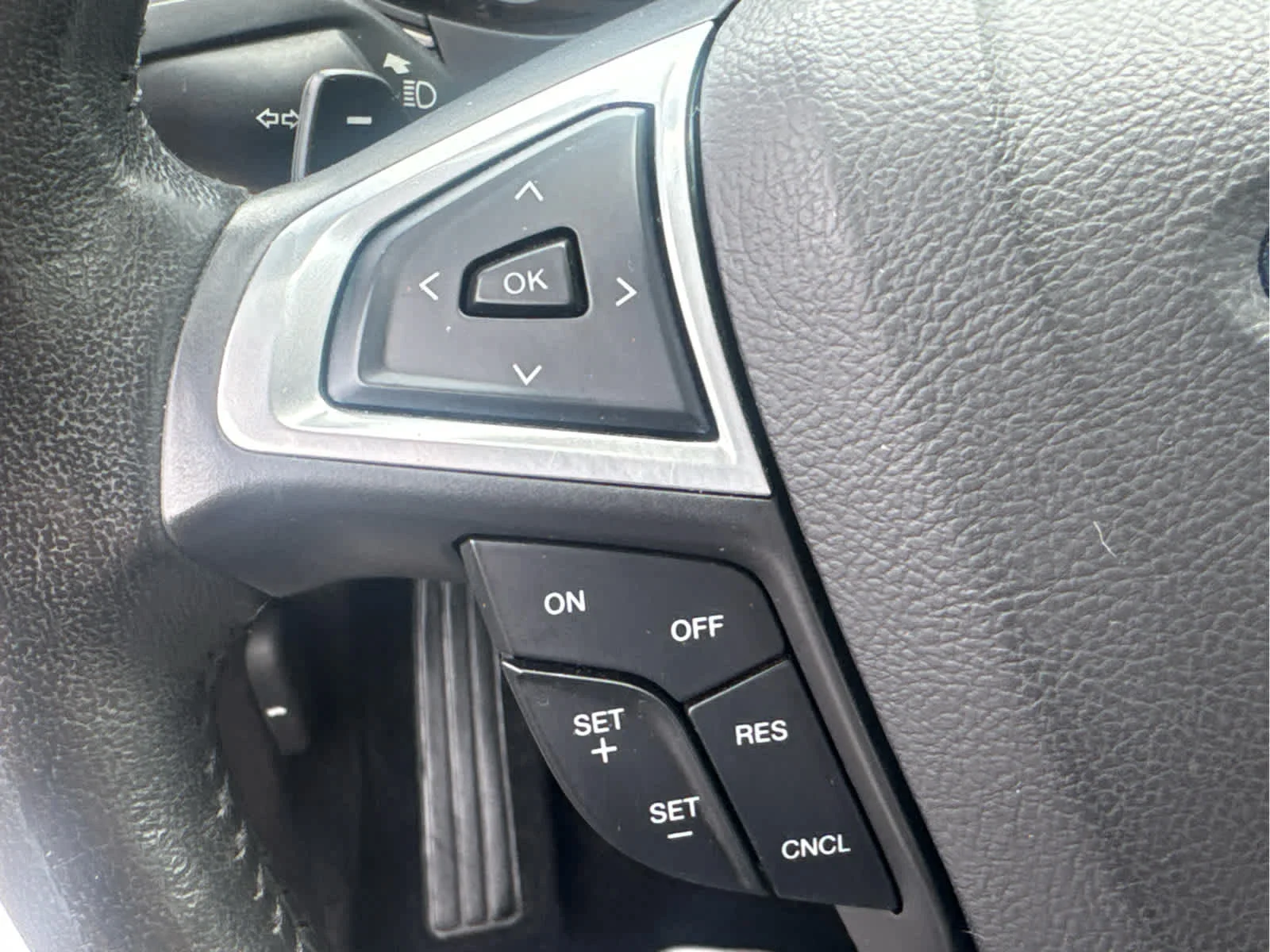 Used 2014 Oxford White Ford SE image 13