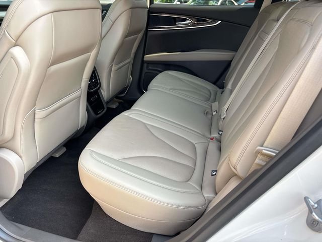 Used 2022 Pearl Metallic Lincoln Reserve image 11