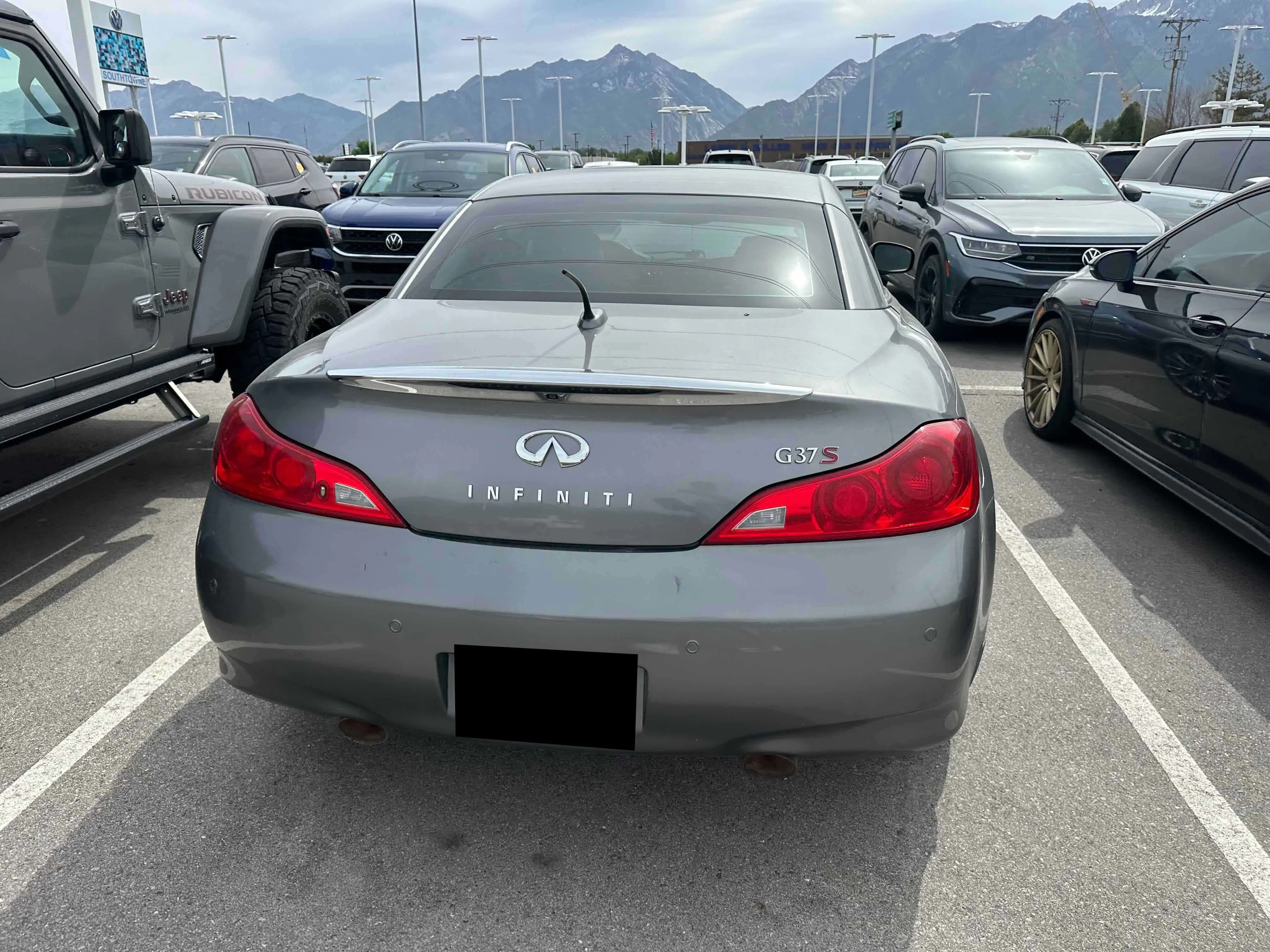 Used 2011 Graphite Shadow INFINITI Base image 5