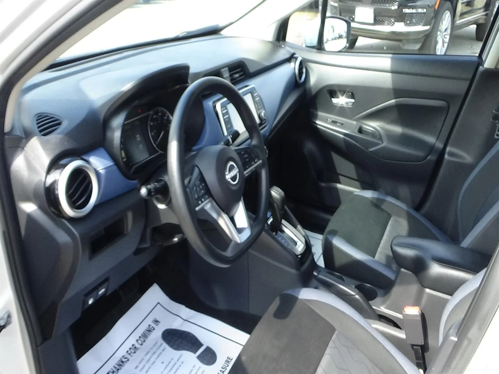 Certified Used 2025 Brilliant Silver Metallic (k23) Nissan SV image 15