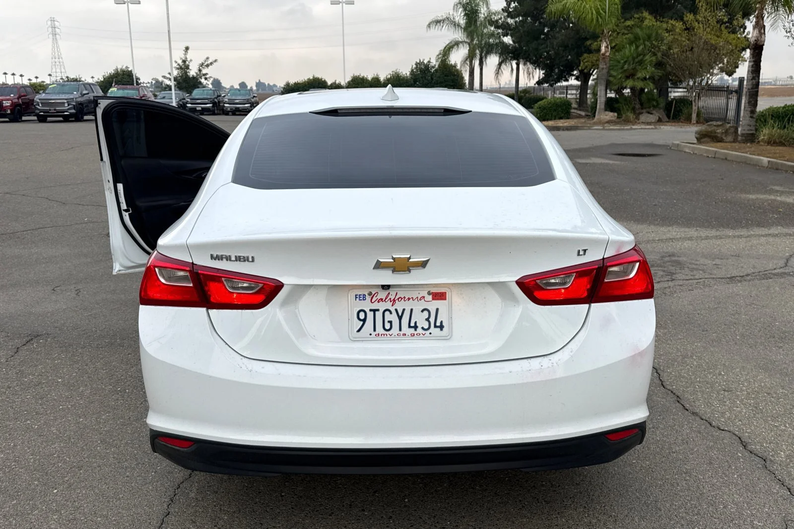 Used 2023 SUMMIT WHITE Chevrolet LT image 5