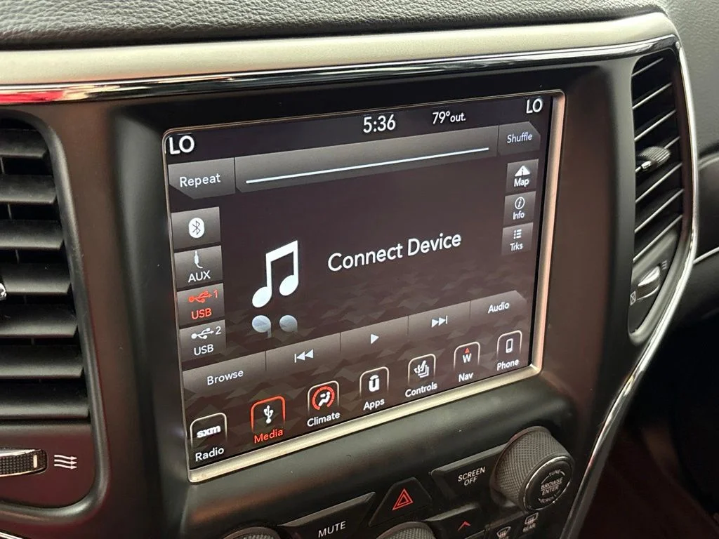 Used 2018 Gray Jeep Limited image 42