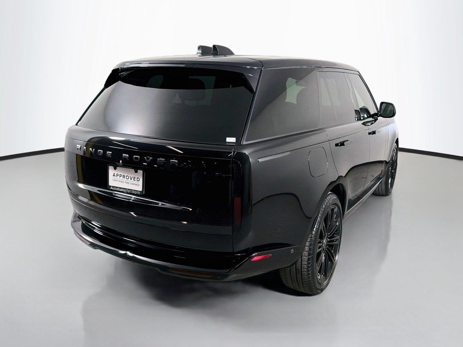 Certified Used 2024 Santorini Black Land Rover SE image 5