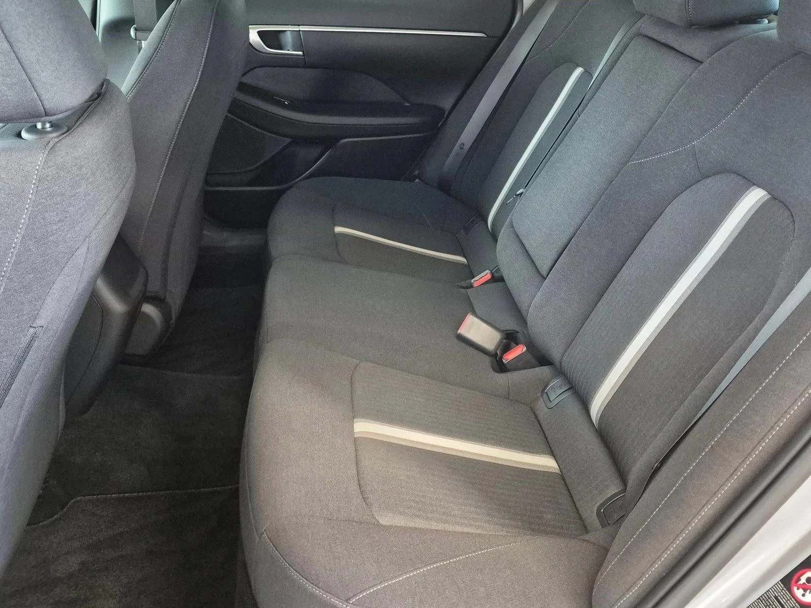 Used 2021 Shimmering Silver Pearl Hyundai SEL image 17