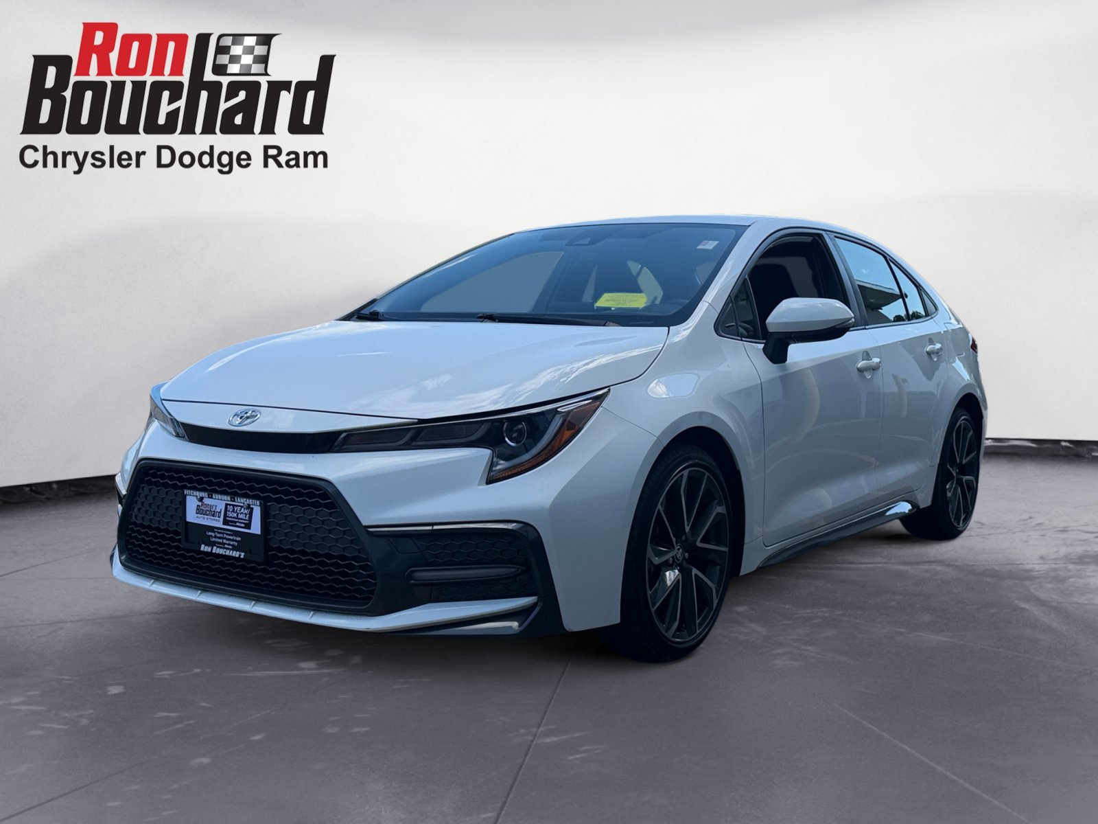 Used 2022 White Toyota SE image 5