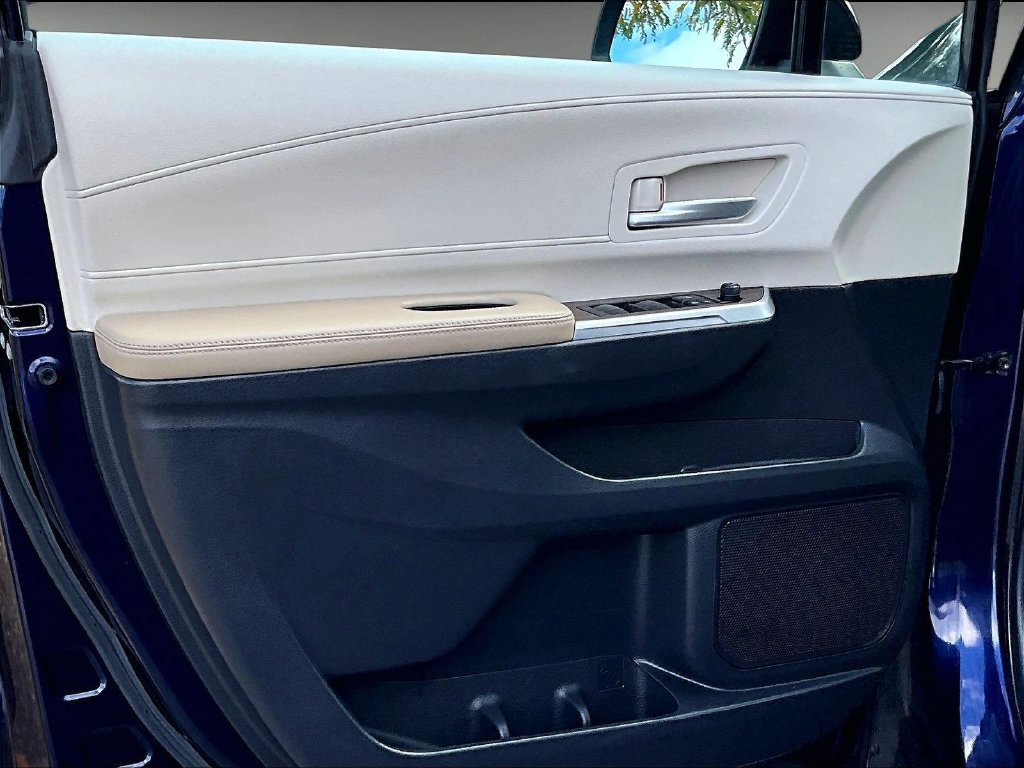 Used 2022  Toyota XLE image 9