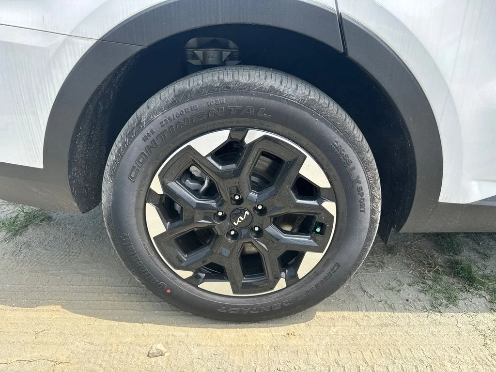 2025 Kia Sorento S - Photo 17