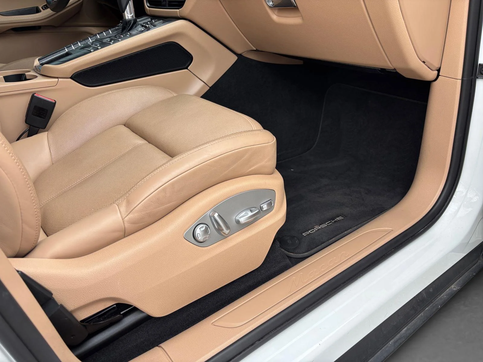 Used 2020 White Porsche Base image 51