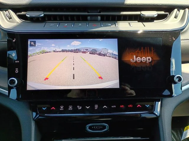 New 2026 Silver Zynith Exterior Paint Jeep Altitude image 16