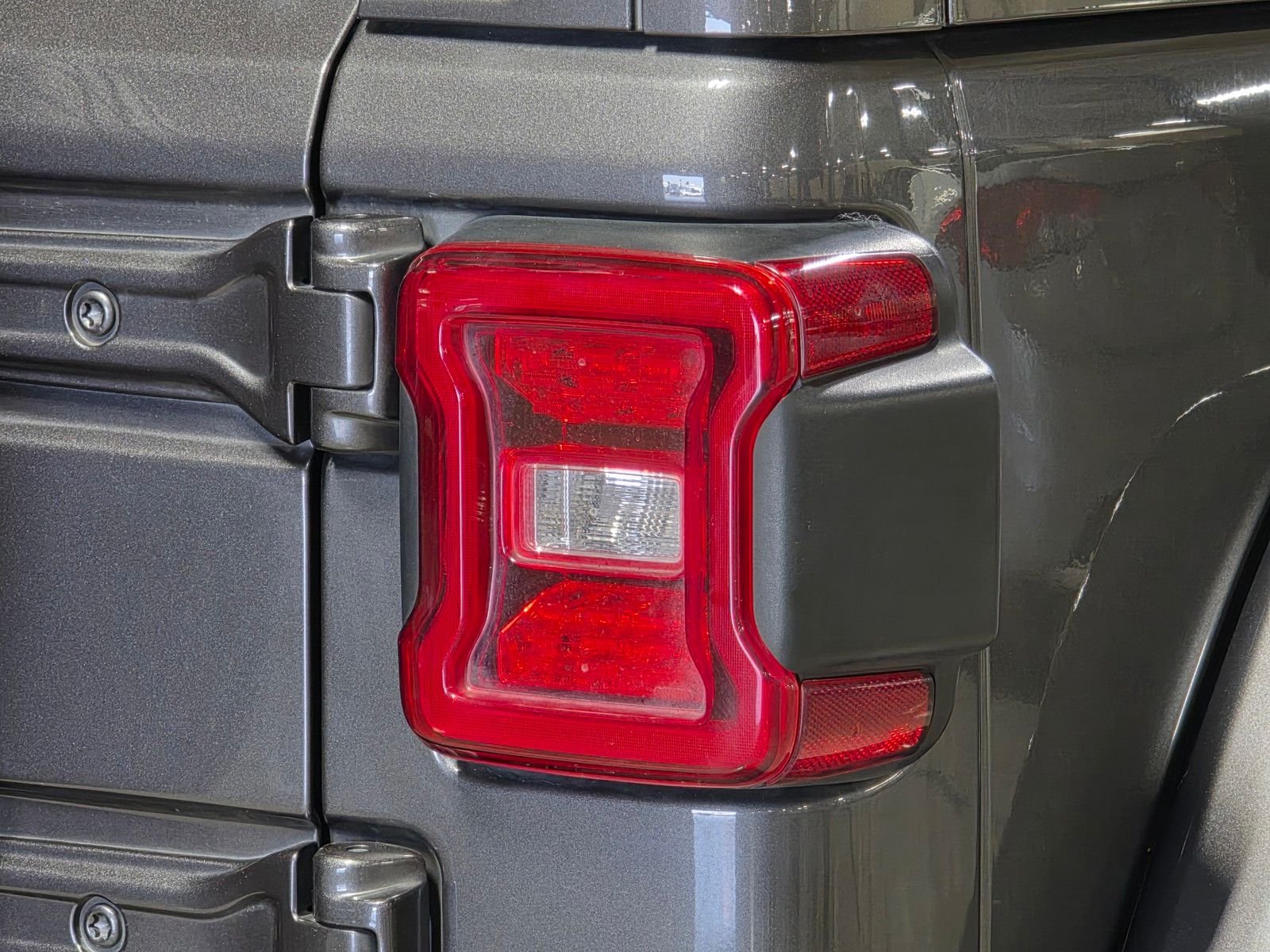 Used 2022 Granite Crystal Metallic Clearcoat Jeep Unlimited Sahara 4xe image 13
