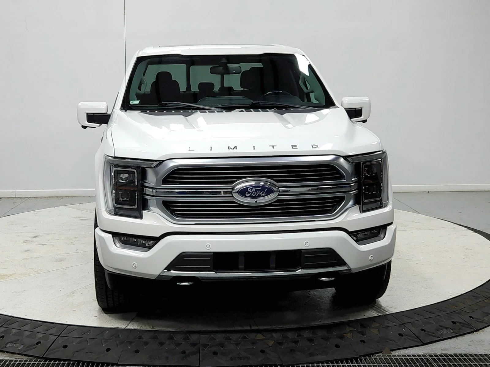 Used 2021 White Ford Limited image 3