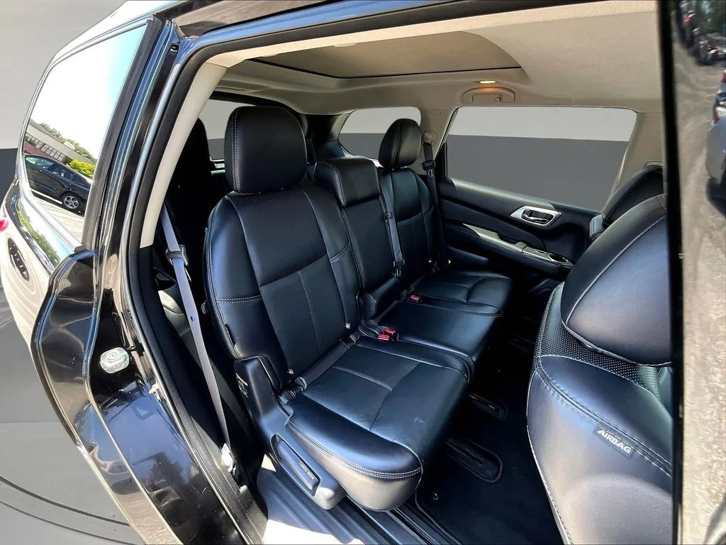 Used 2020 Black Nissan Platinum image 29