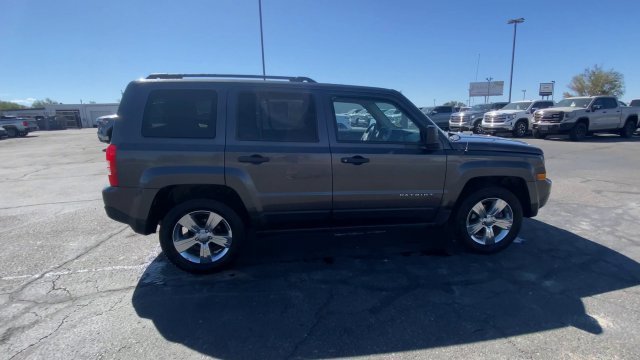 Used 2016 Gray Jeep Sport image 9