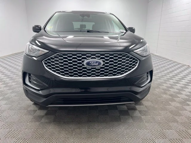 Used 2024 Black Ford SEL image 3