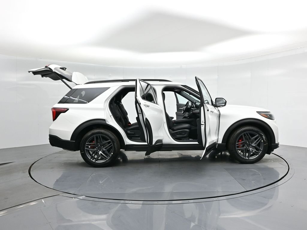 New 2025 Star White Metallic Tri-Coat Ford ST image 4