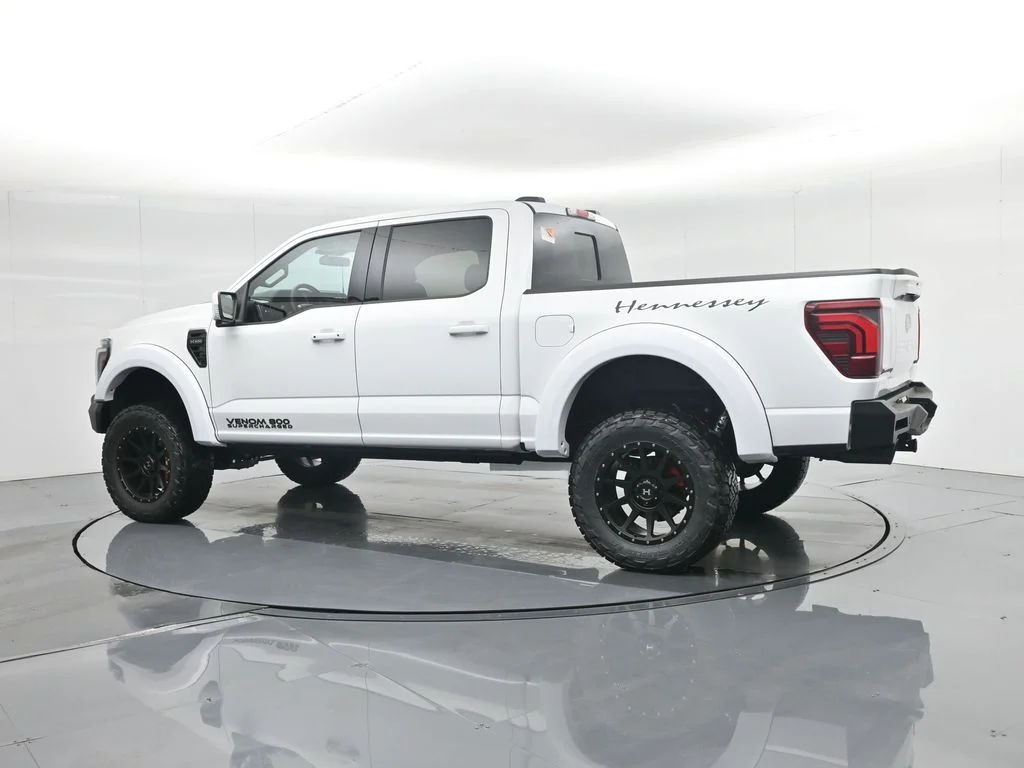 New 2025 Oxford White Ford Lariat image 6