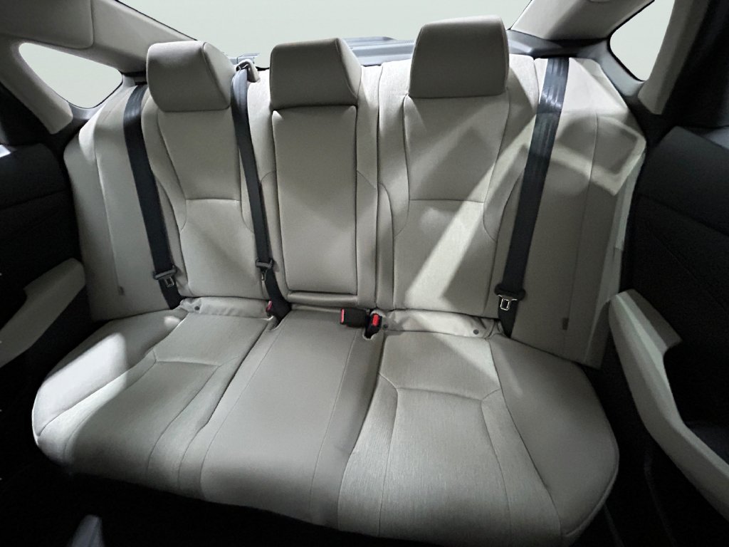 Used 2026 Platinum White Pearl Honda SE image 24