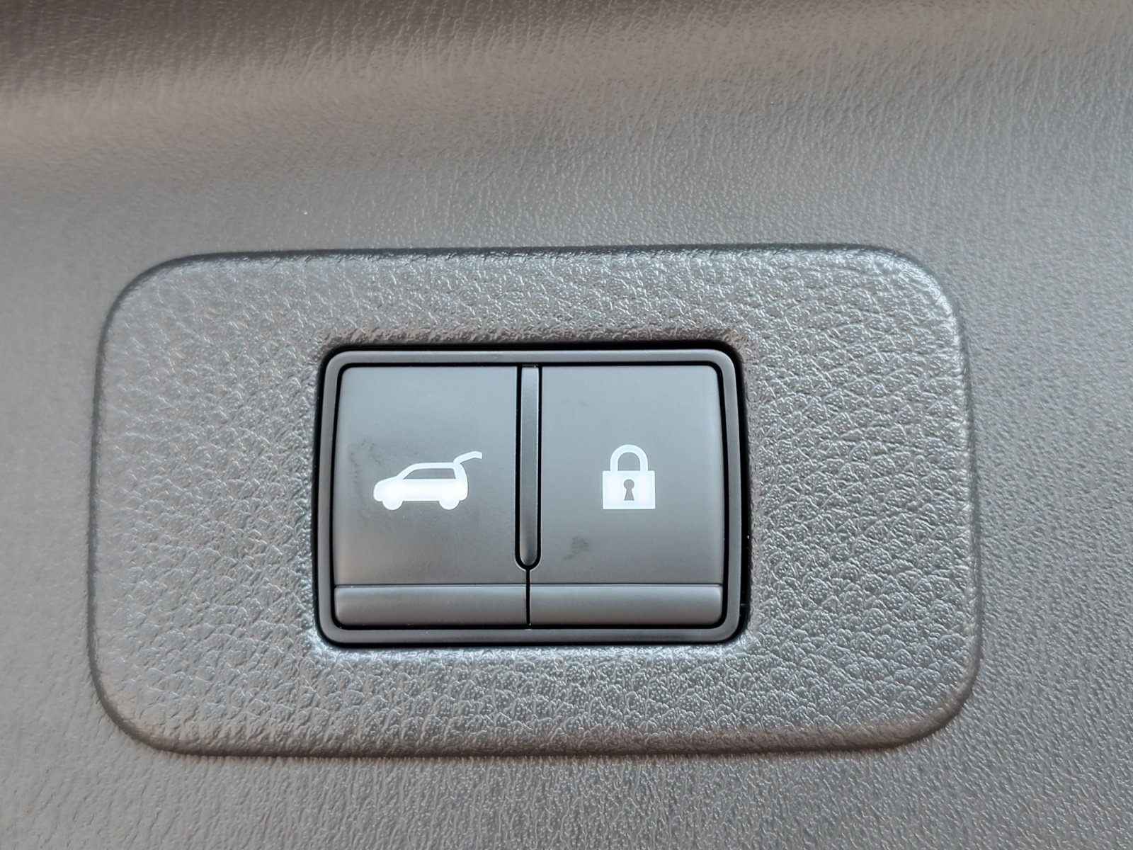 Used 2024 Coulis Red Pearl Nissan Platinum image 35