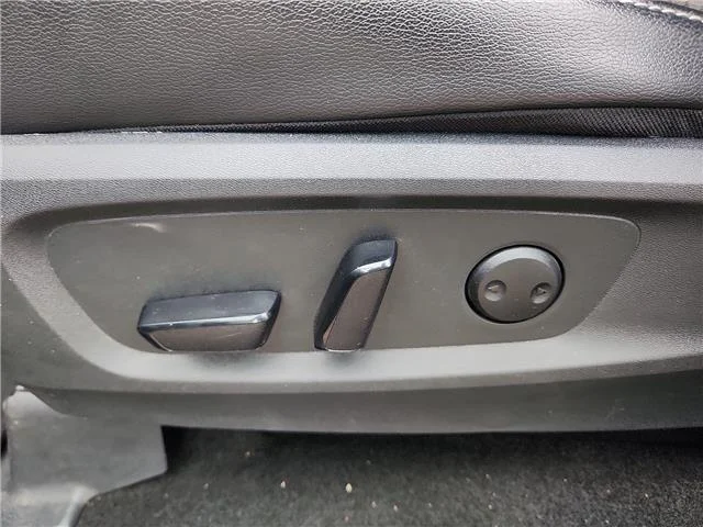 Used 2025 Green Nissan SL Front-Wheel Drive image 13