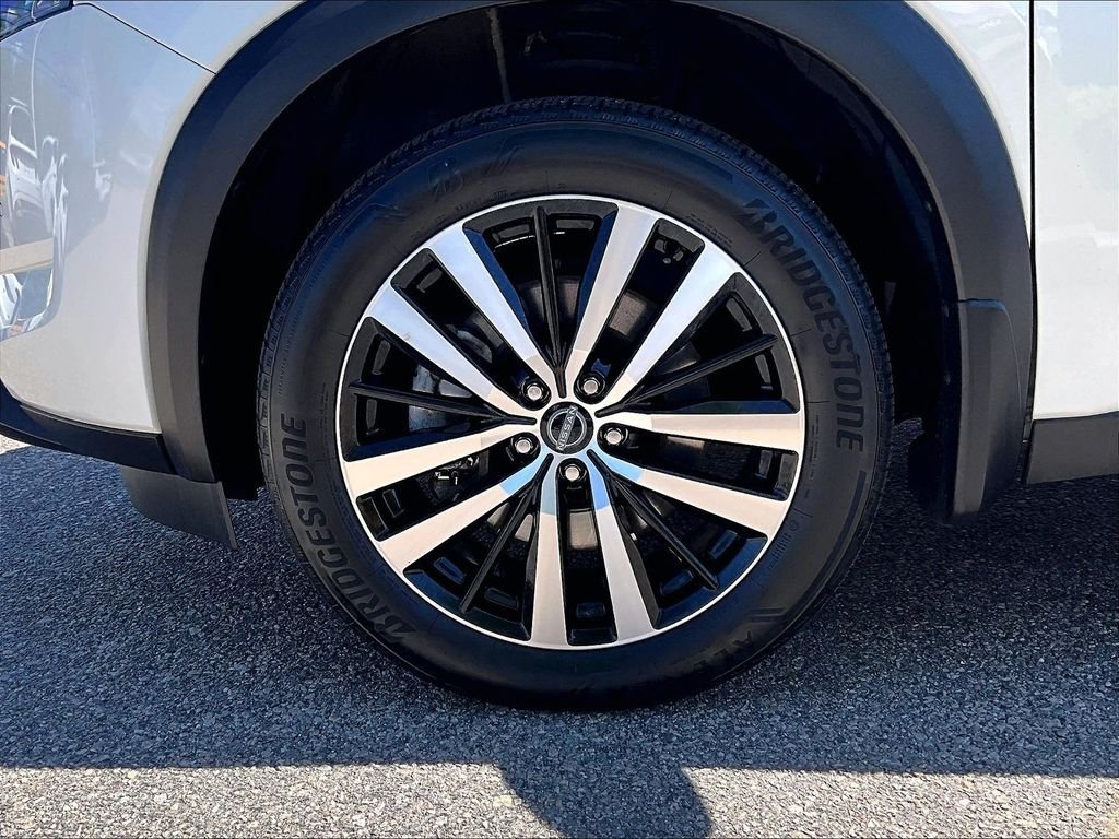 Certified Used 2023 White Nissan Platinum image 7