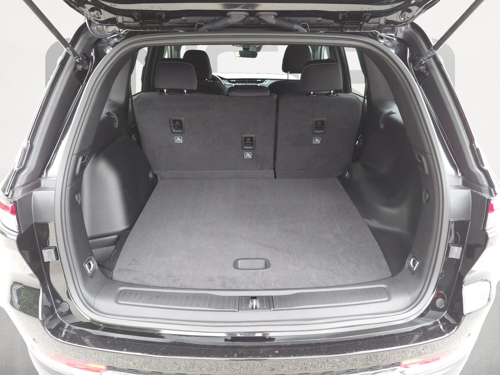New 2026 Diamond Black Crystal Pearlcoat Jeep Laredo image 12