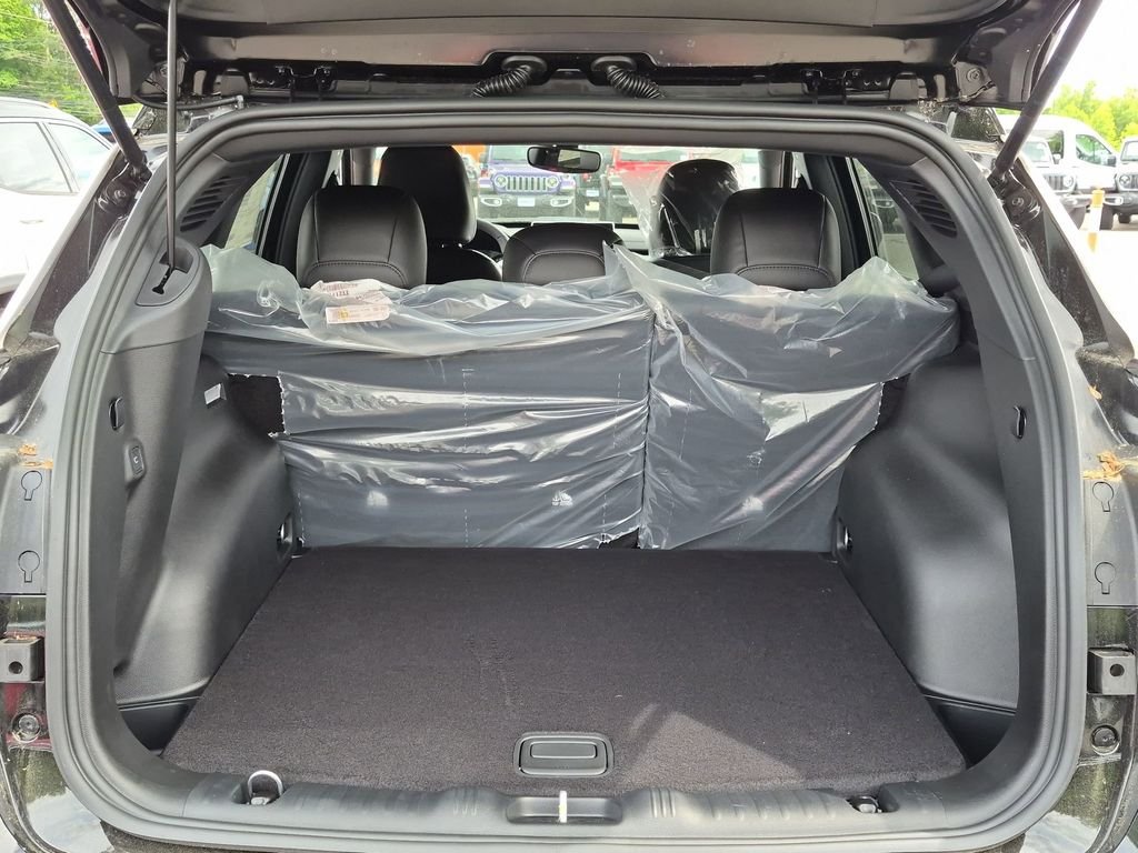 New 2026 Diamond Black Crystal Pearlcoat Jeep Limited image 21