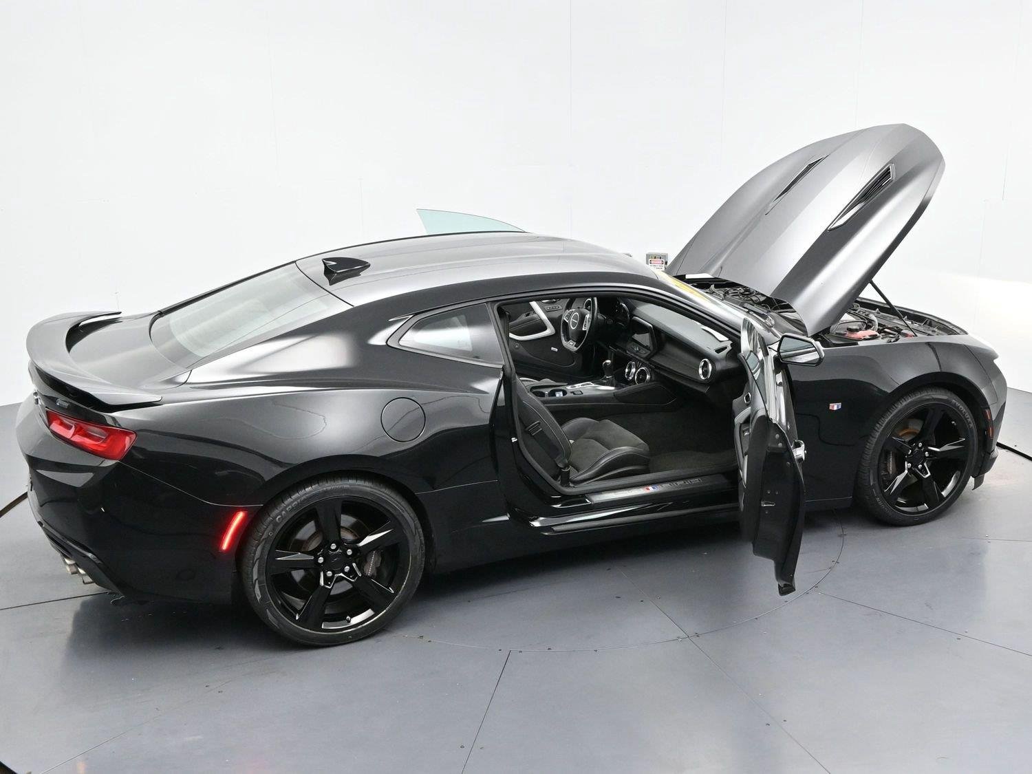 Used 2018 Black Chevrolet 2SS image 39