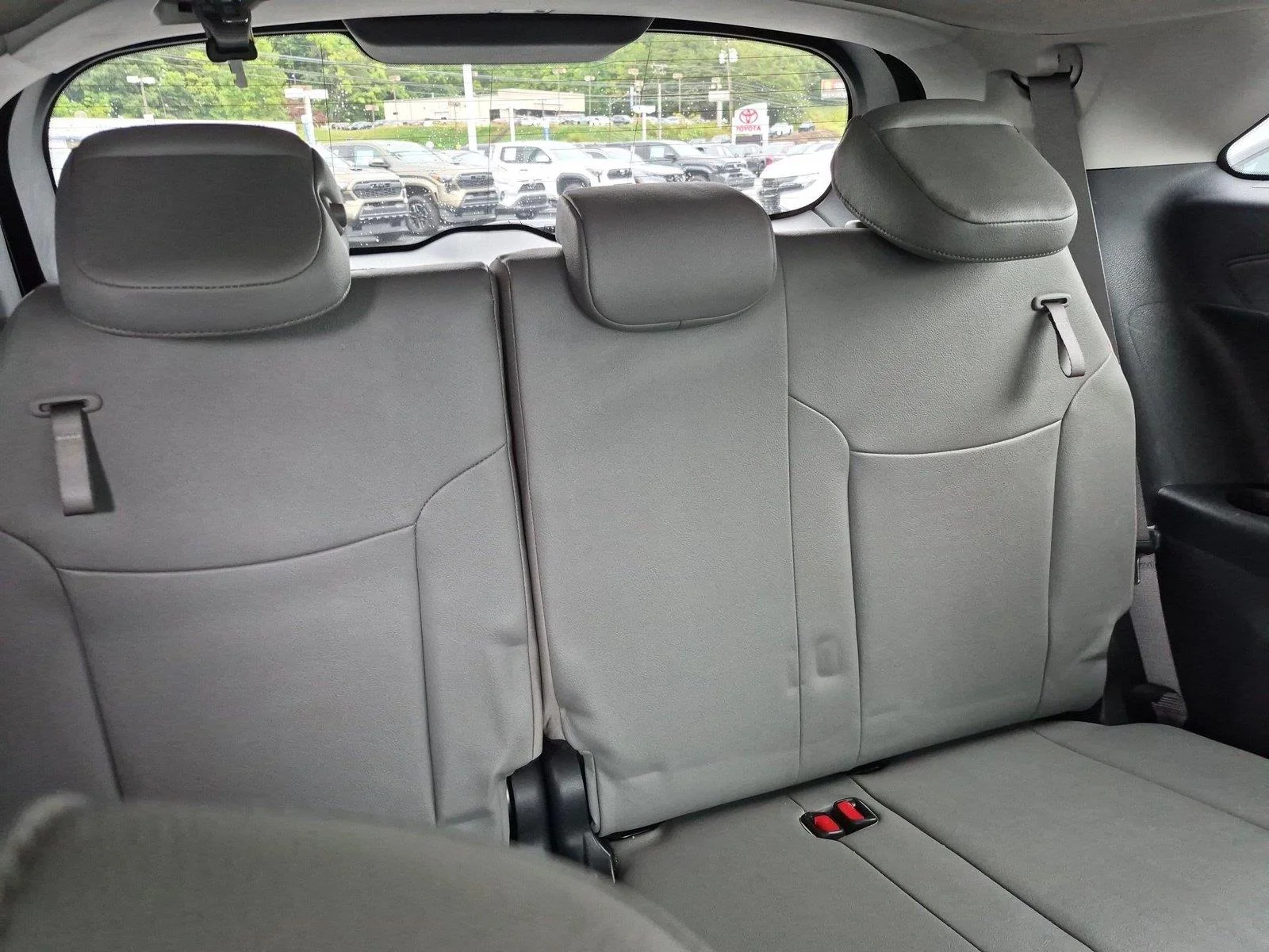 Used 2025 Wind Chill Pearl Toyota XLE image 34