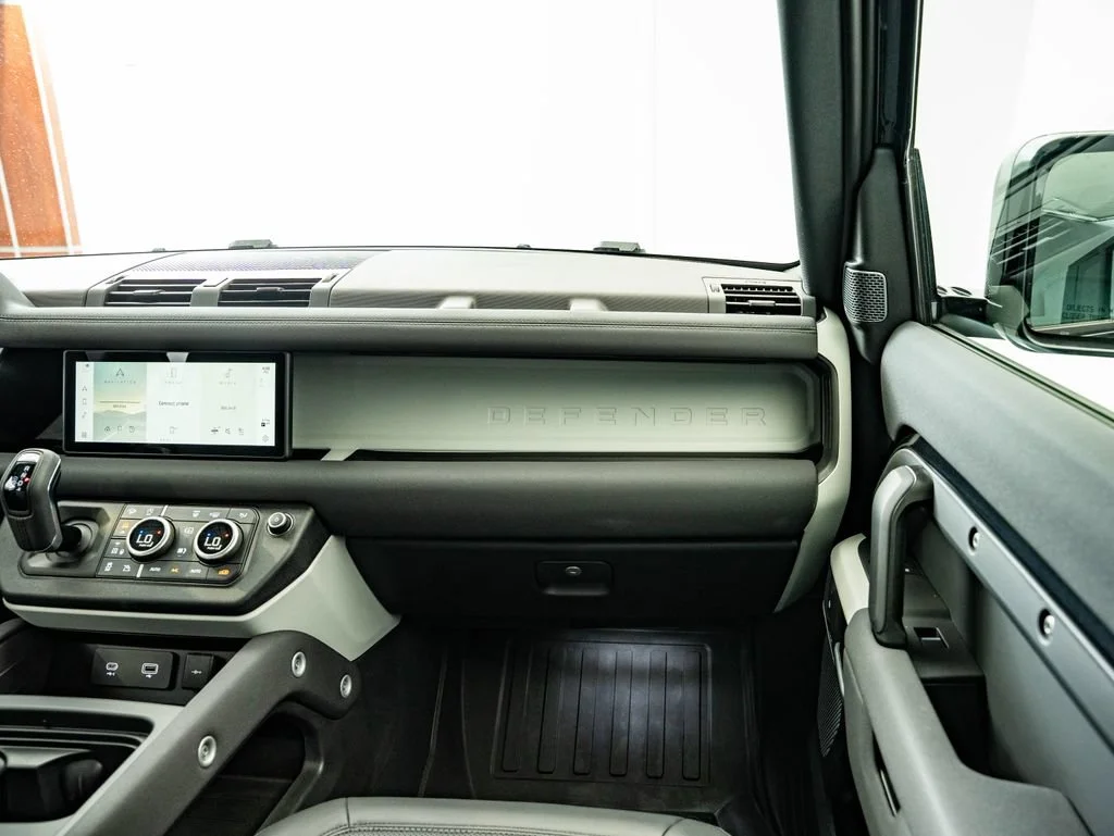 Used 2023 Black Land Rover S image 46