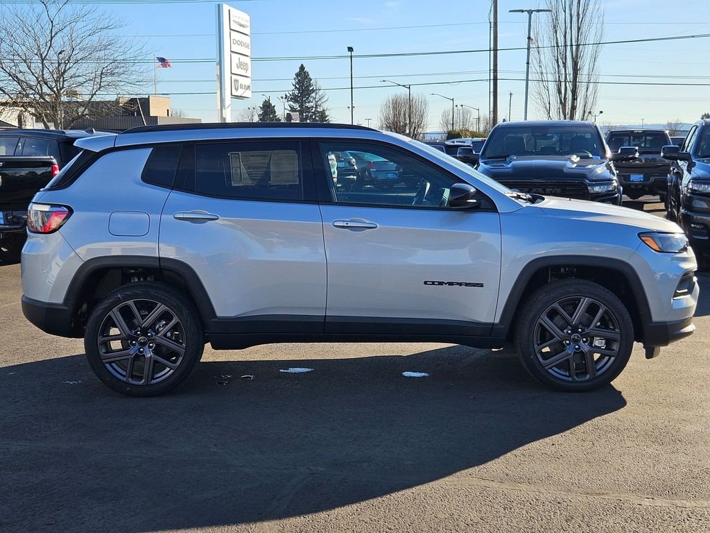 New 2026 Silver Zynith Metallic Clearcoat Jeep Latitude image 7