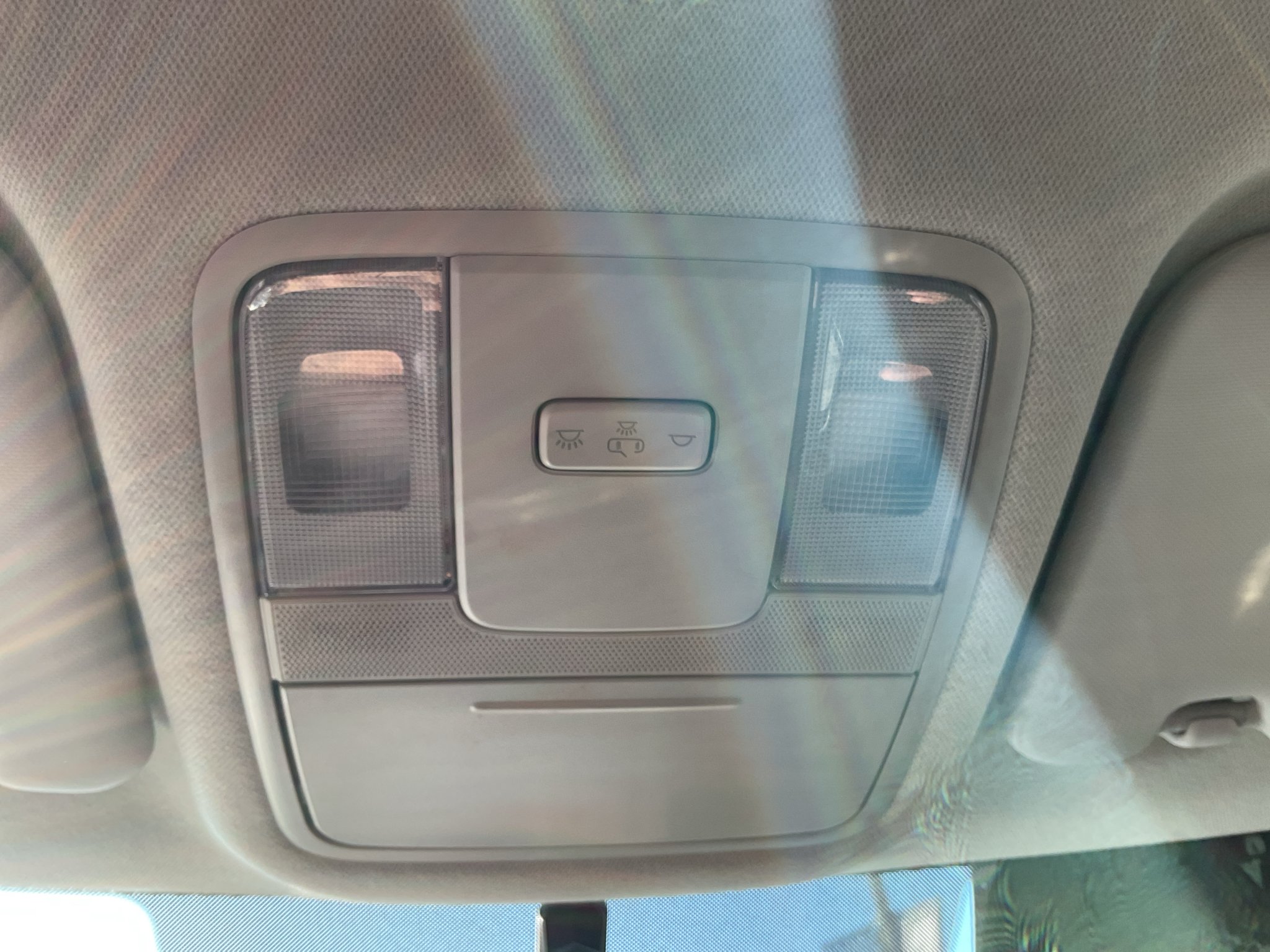 Used 2022 Snow White Pearl Kia LX image 22