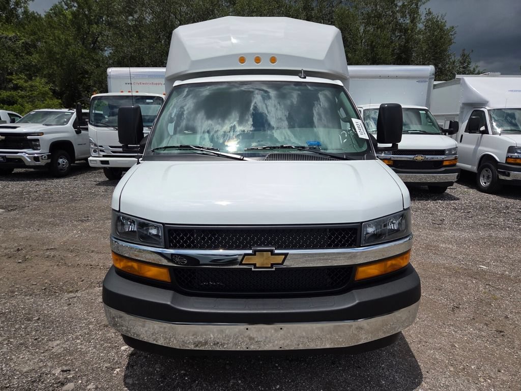 New 2026 Summit White Chevrolet 1WT image 2