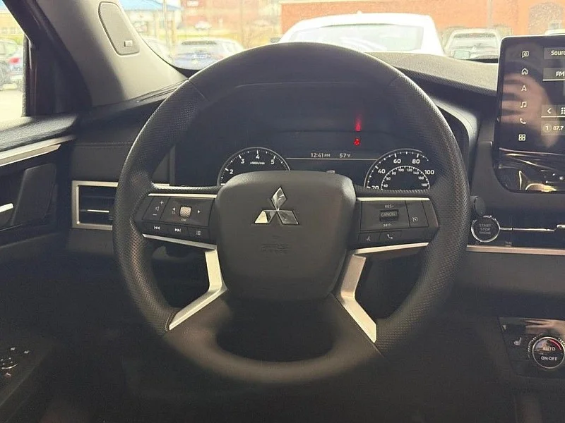2025 Mitsubishi Outlander ES - Photo 5