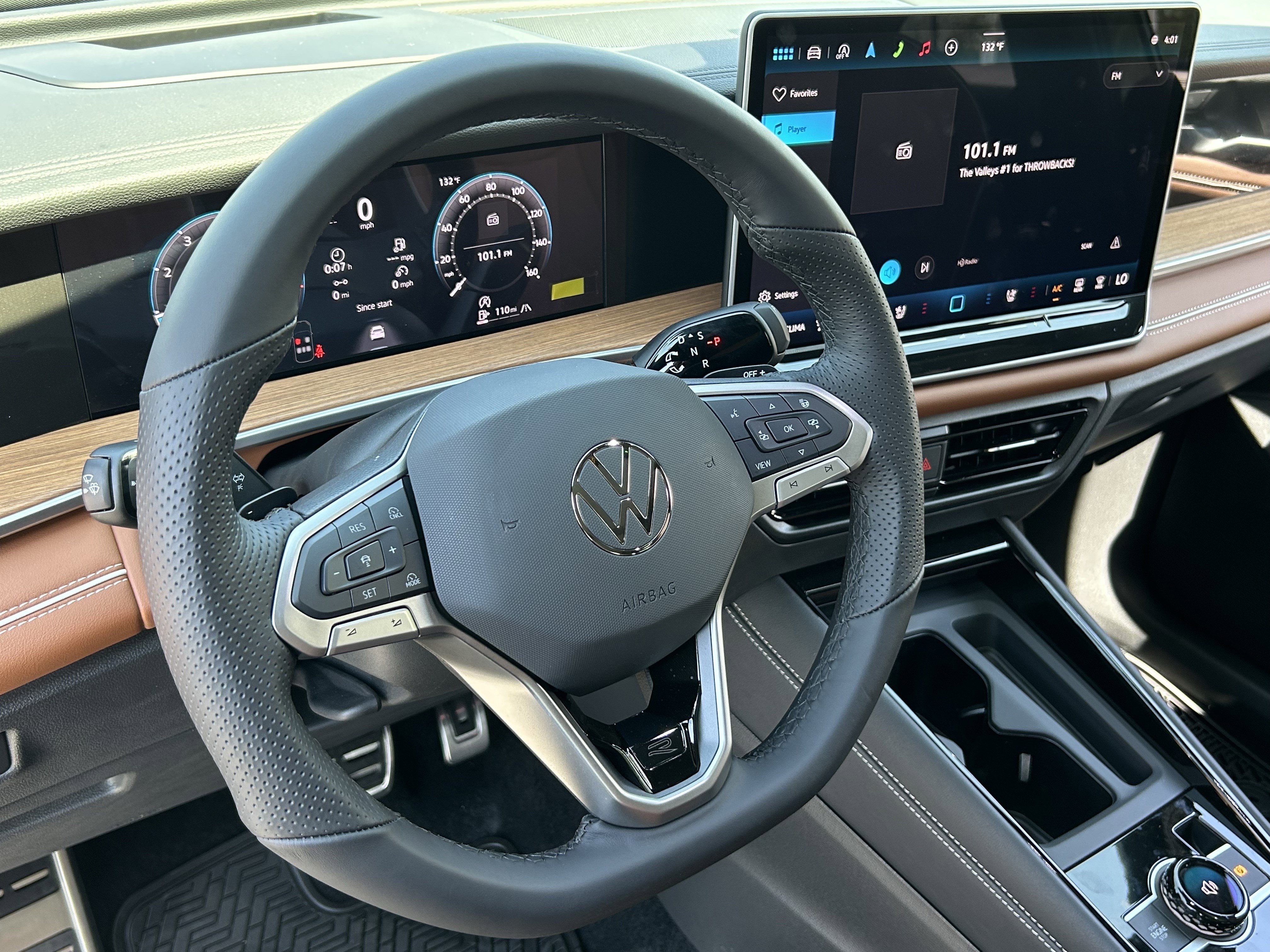 New 2026 Avocado Green w/Deep Black Roof Volkswagen SEL R-Line Turbo image 19