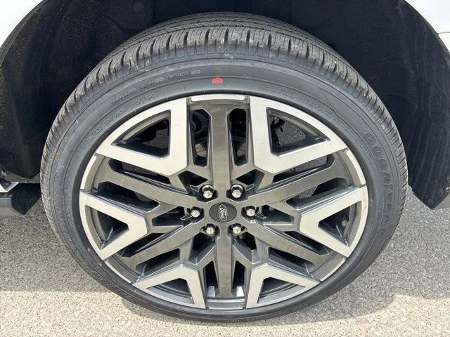 New 2026 Star White Metallic Tri-Coat Ford Platinum® image 16
