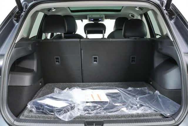 New 2026 Platinum Gray Metallic Volkswagen SE image 26