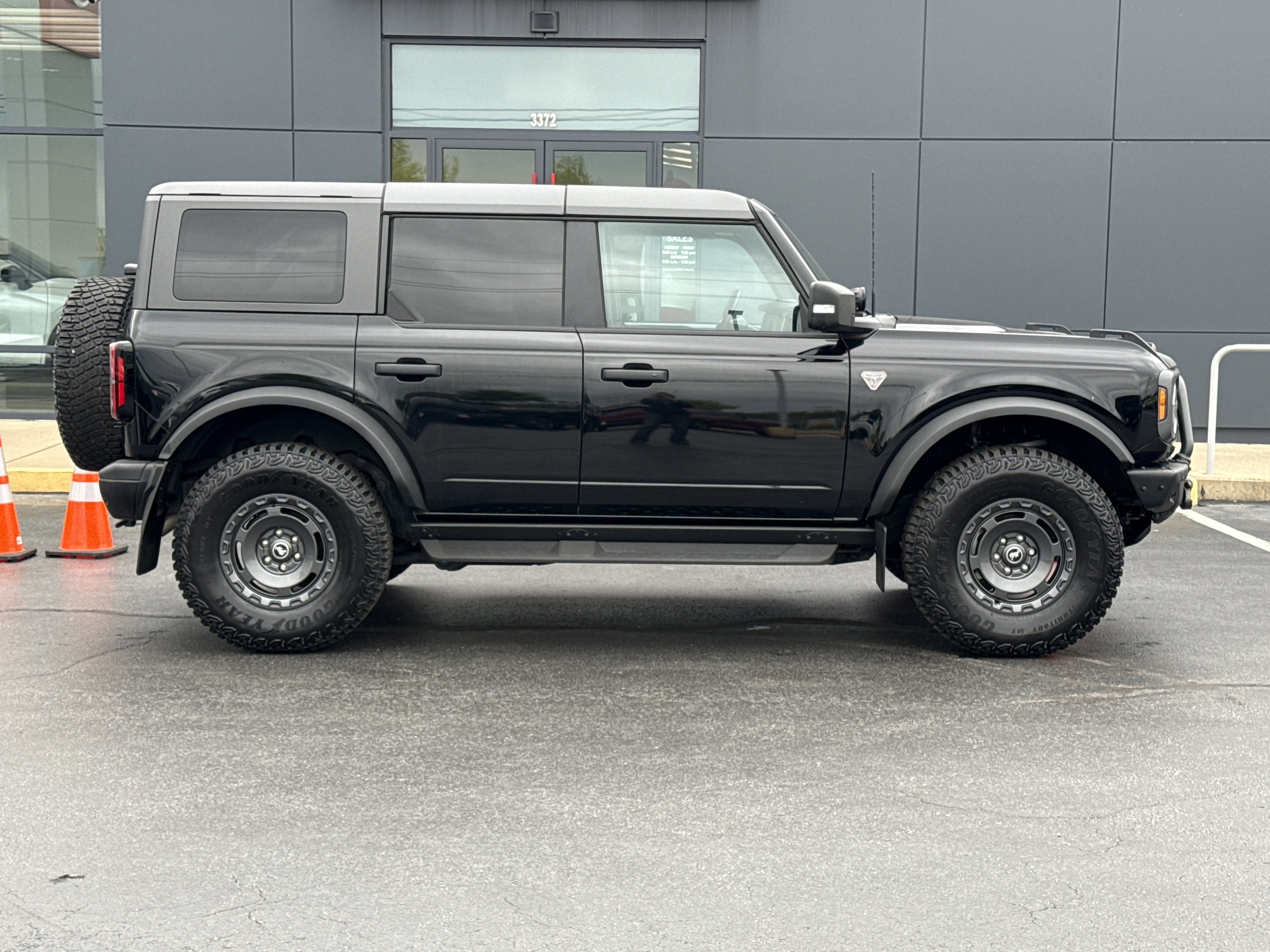 Used 2024 Shadow Black Ford Badlands 4WD image 2