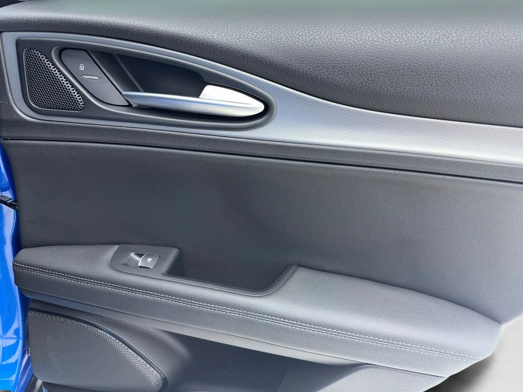 New 2025 Blue Alfa Romeo Base image 41