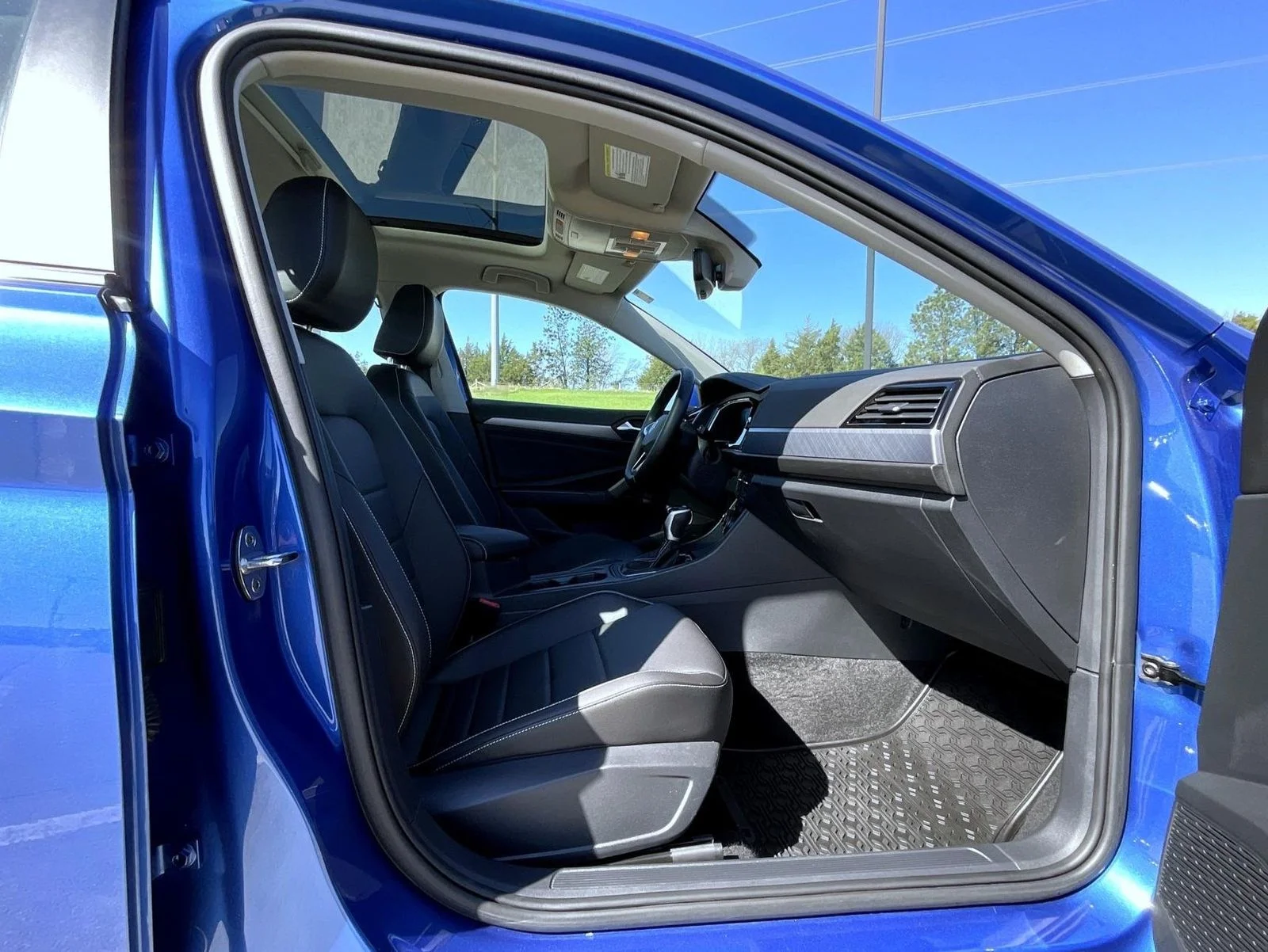 Used 2023 Blue Volkswagen 1.5T SE image 16